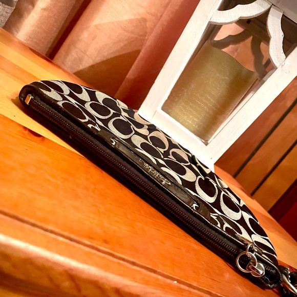 COACH black and white canvas and leather clutch or wristlet - Picture 9 of 16